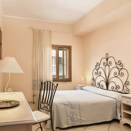 Apartahotel Isa-residence With Private In Just 100 Meters From The Sea 3*