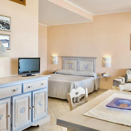 Aparthotel Isa-residence With Private In Just 100 Meters From The Sea Bosa Marina