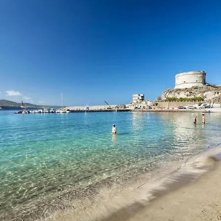 Aparthotel Isa-residence With Private In Just 100 Meters From The Sea