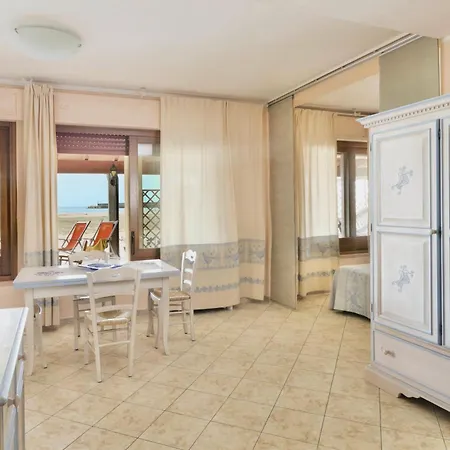 Isa-residence With Private In Just 100 Meters From The Sea Apartmanhotel