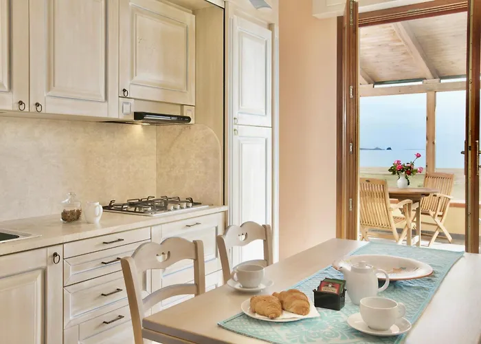 Isa-residence With Private In Just 100 Meters From The Sea 아파트호텔 3*